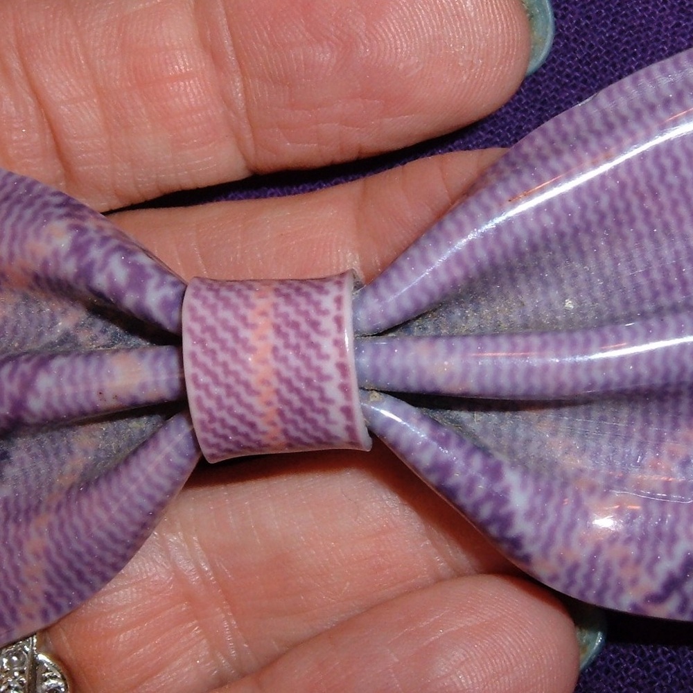 Vintage Lea stein bow shaped pin brooch rare